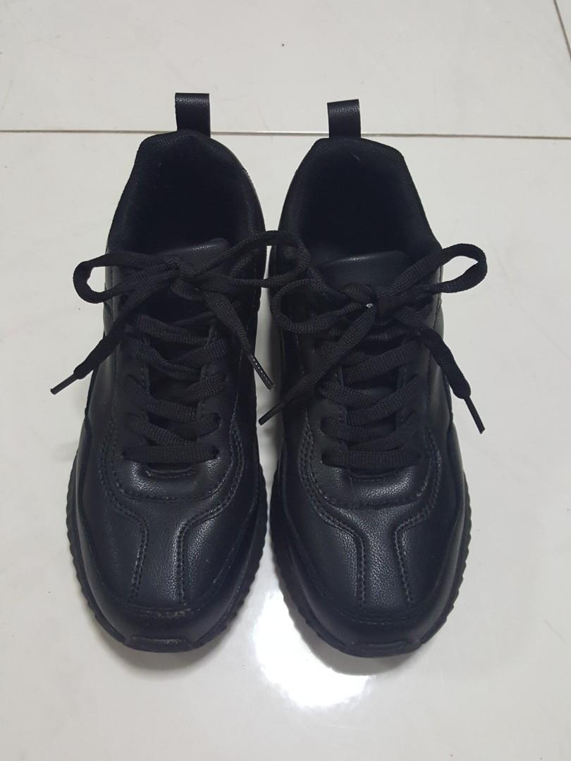 All black non hot sale slip sneakers