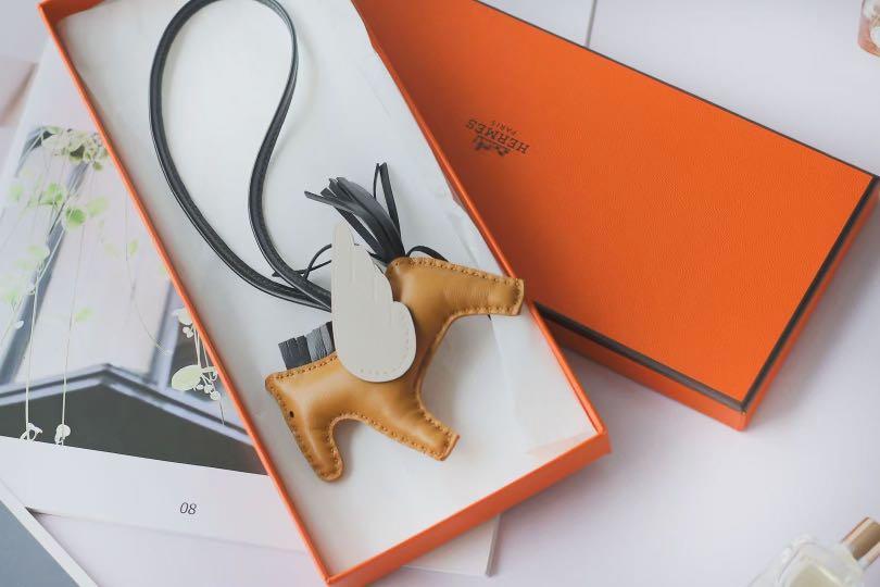 BNIB Hermes Le Pegase Rodeo Charm PM Size, Women's Fashion, Jewelry &  Organisers, Charms on Carousell