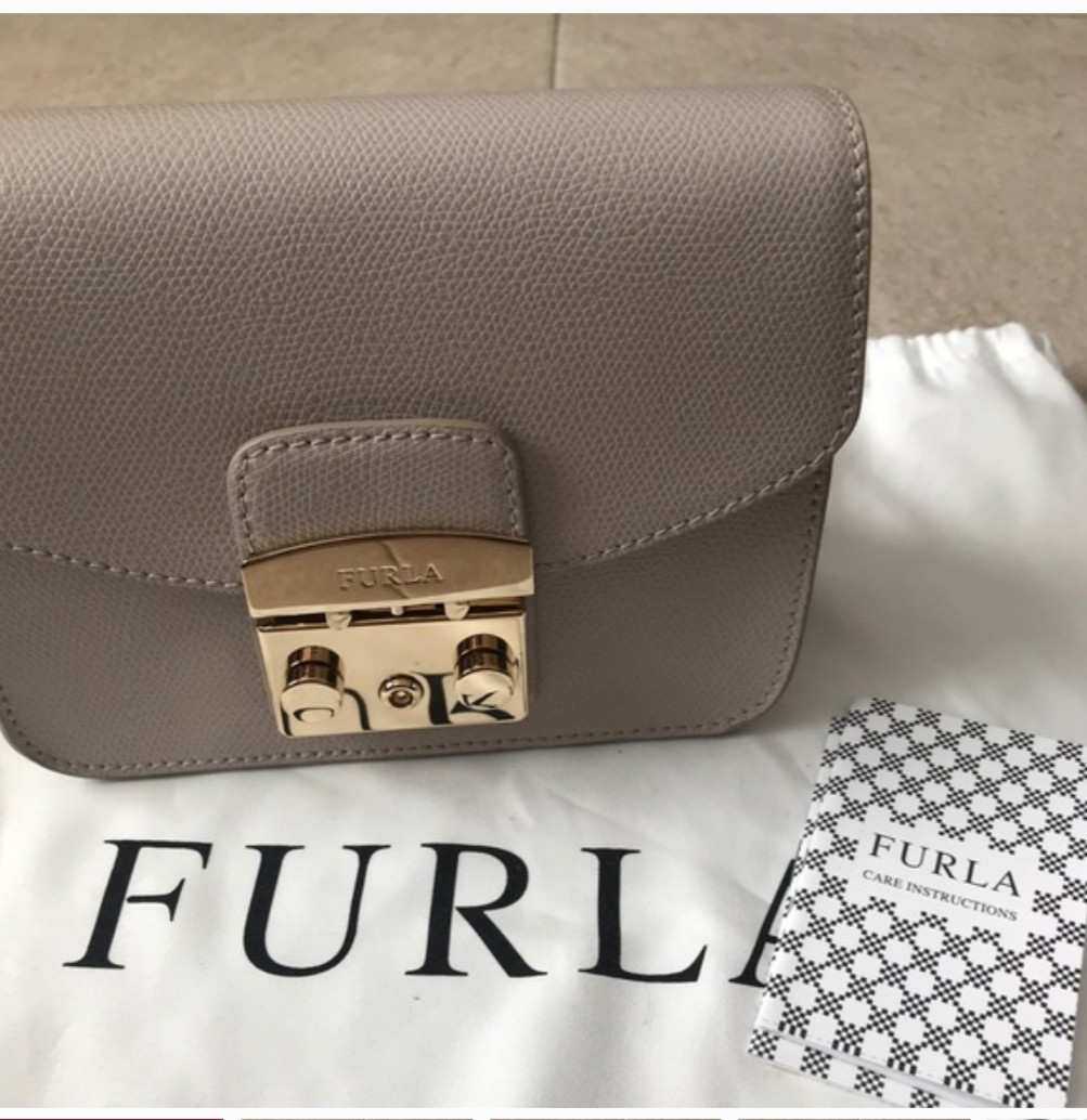 Furla metropolis taupe Barang Mewah Tas Dompet di Carousell