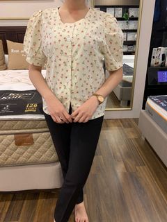 (Kategori: ) berada di . Dikirim oleh thrifting__ (ID iklan 1094343896, Gambar 1). Deskripsi: .