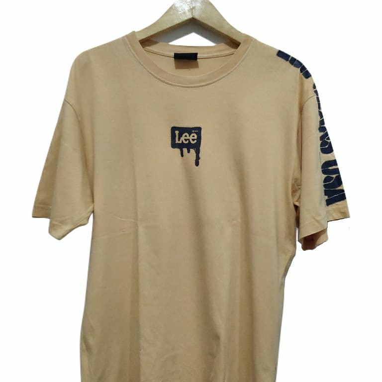 Lee T Shirt Cream, Fesyen Pria, Pakaian 