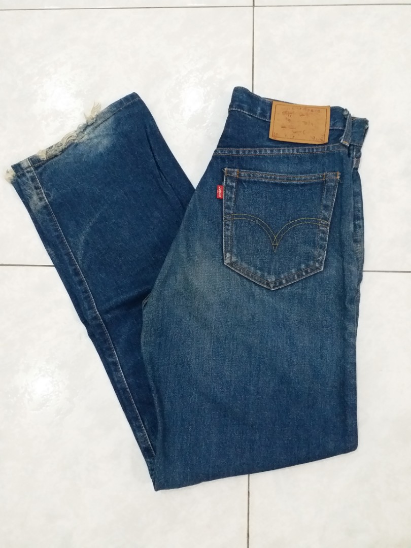 levis 704
