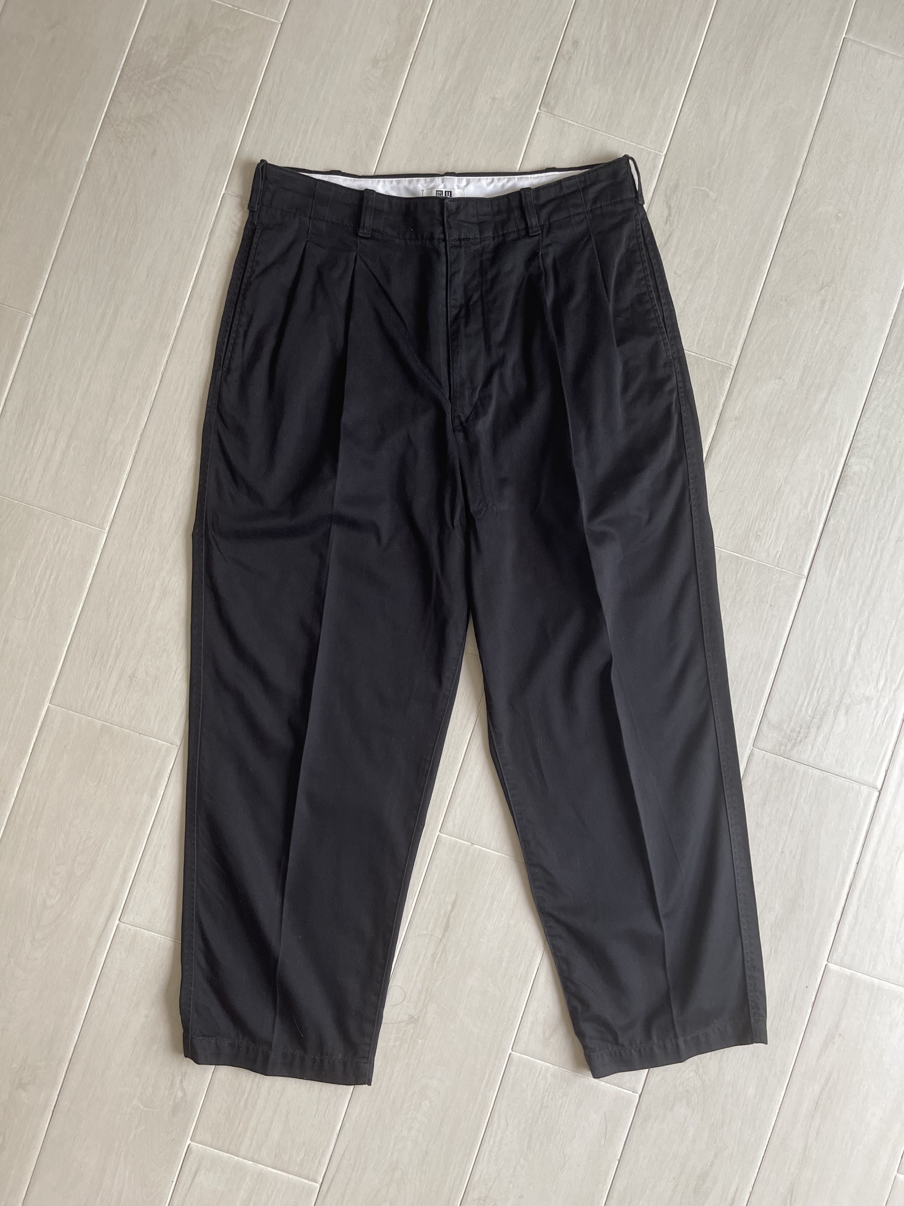Men Uniqlo U wide fit pleated tapered pants, Men's Fashion