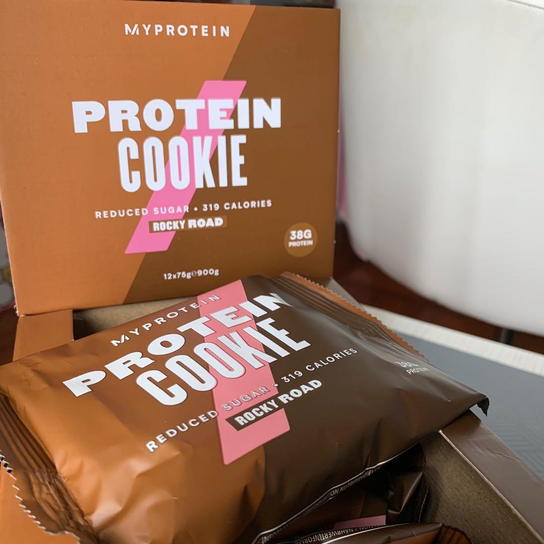 Myprotein Protein Cookie Rocky Road 石板街曲奇x10 75g一塊份量好充足平均一塊18 Protein 40g一舊增肌減肥健身必備 嘢食 嘢飲 包裝食品 Myprotein Protein Cookie Rocky Road 石板街曲奇x10 75g一塊份量好充足平均一塊18 Protein 40g一舊增肌減肥健身必備 嘢食 嘢飲 包裝食品