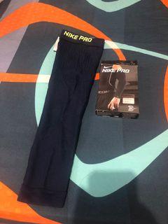Nike Pro sleeve large