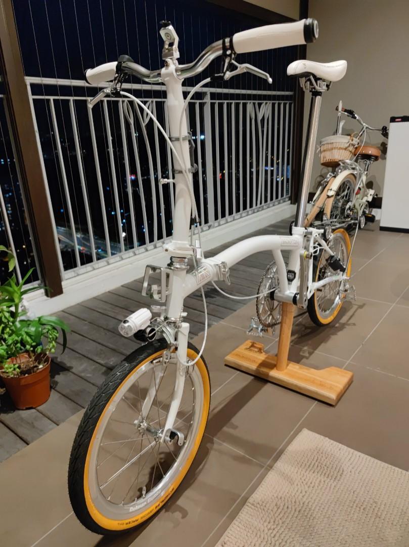 Brompton outlet white saddle