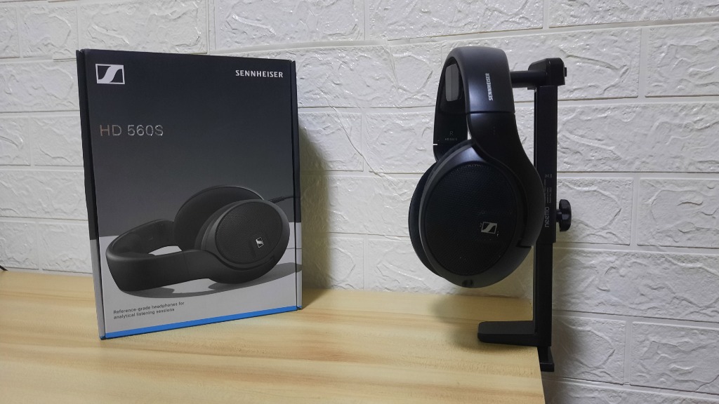 Sennheiser HD560s, Audio, Headphones & Headsets on Carousell