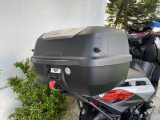 Xmax 300. Givi box & rack