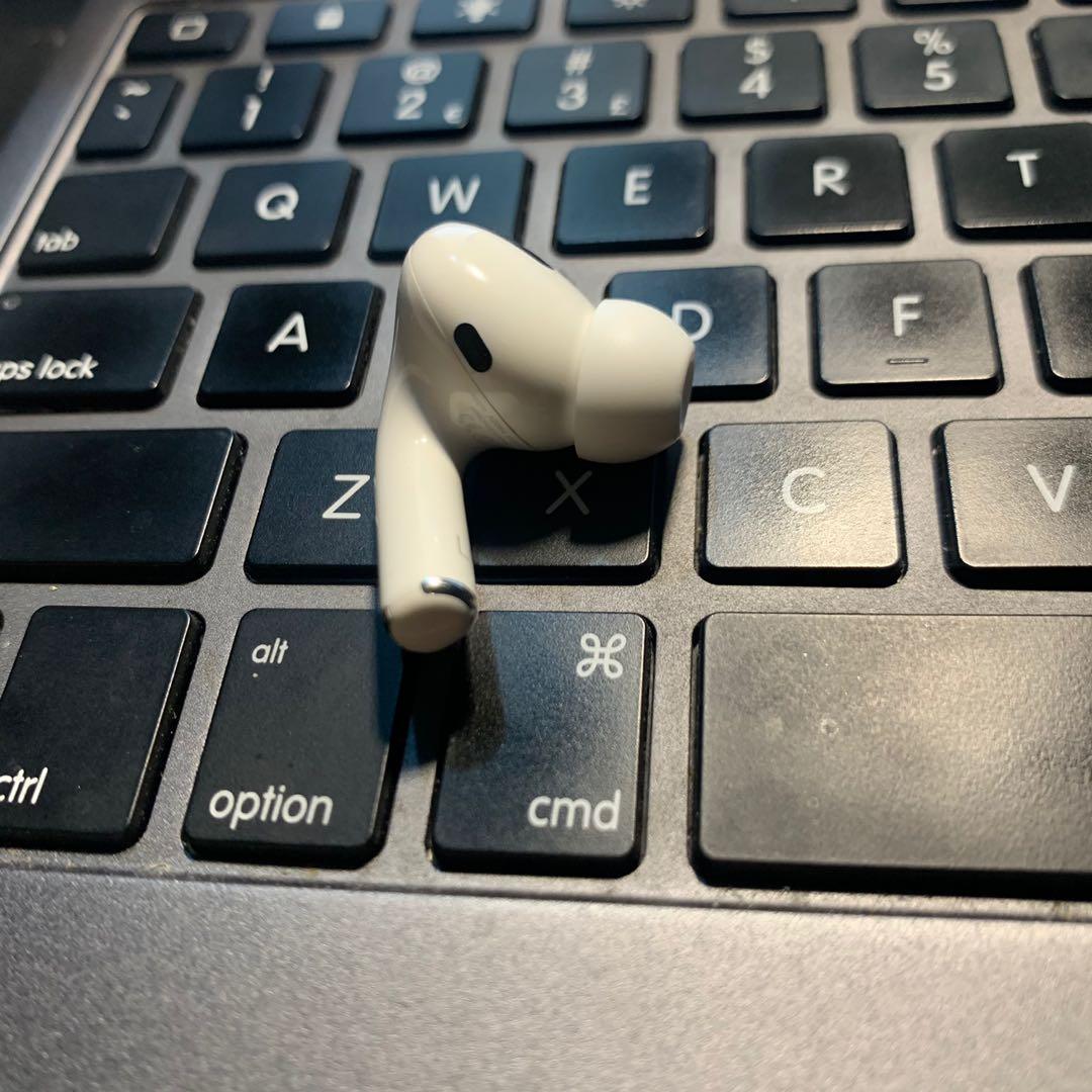 ‼️AirPods PRO LEFT PIECE only ‼️ (Category: Headphones & Headsets) located in Mandaluyong City. Submitted by lady.lannister (Listing ID 1094498113, Image 1). Description: ‼️AirPods PRO LEFT PIECE only ‼️ 5000 ❤️ 💯 Original FIXED PRICE 😘 ‼️ Replacement for your broken or lost right piece AirPod Pro ‼️ Kindly Mssg me for further details 😊 Disclaimer: ✅ Please make sure your charging case is original and legit. ✅ Please make sure your left AirPod