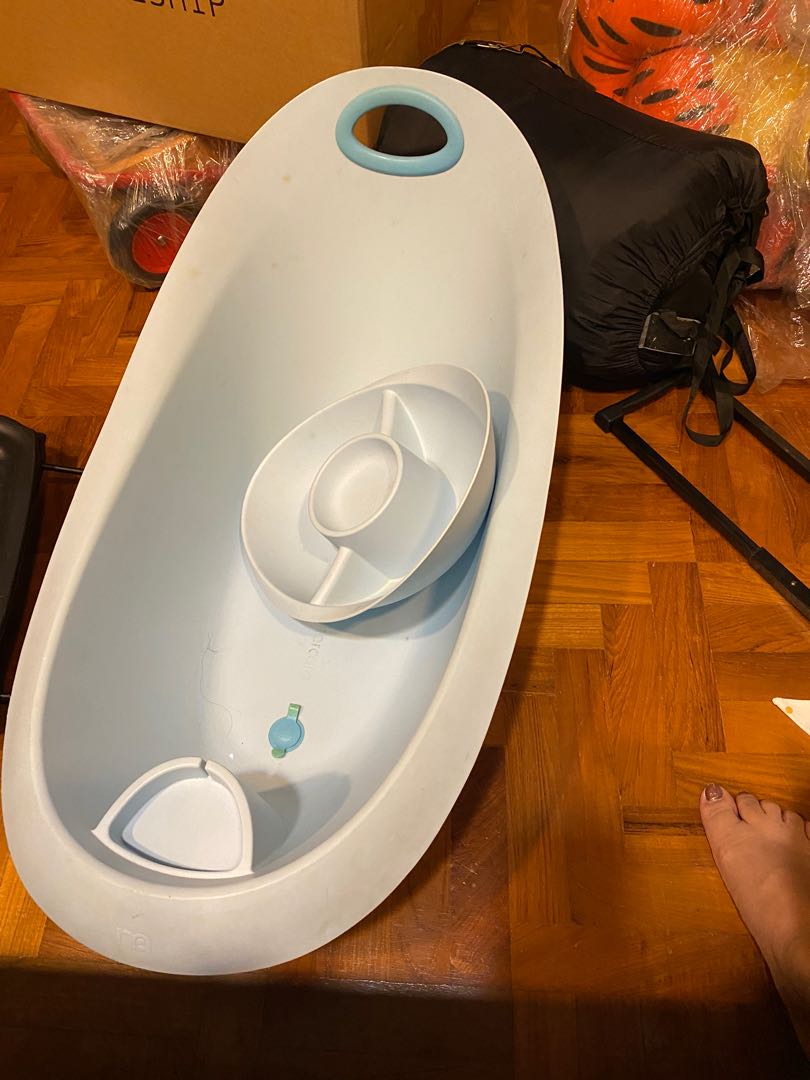 Baby blue bath tub plus wash basin, Babies & Kids, Bathing & Changing