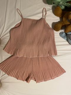 (Category: ) located in . Submitted by bagelyas_preloved (Listing ID 1094524997, Image 1). Description: .