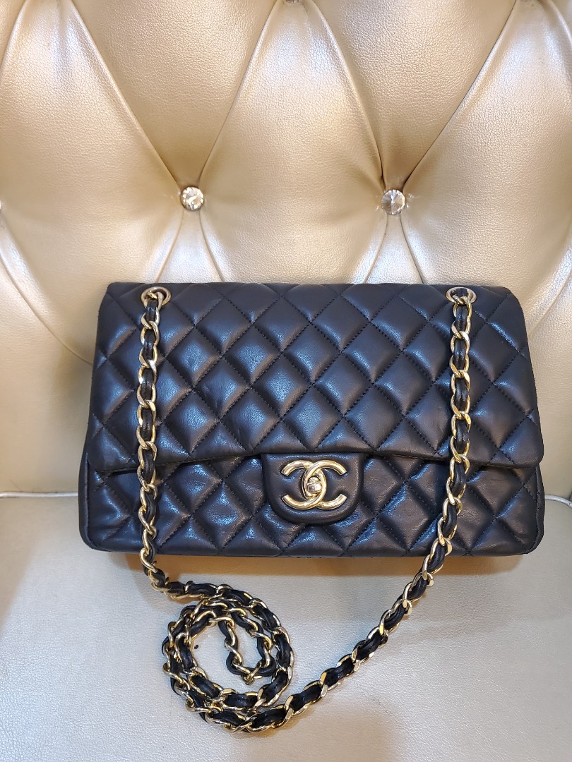 Chanel classic hotsell jumbo lambskin
