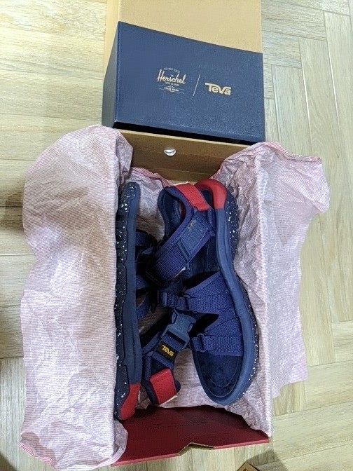 Herschel sandals best sale