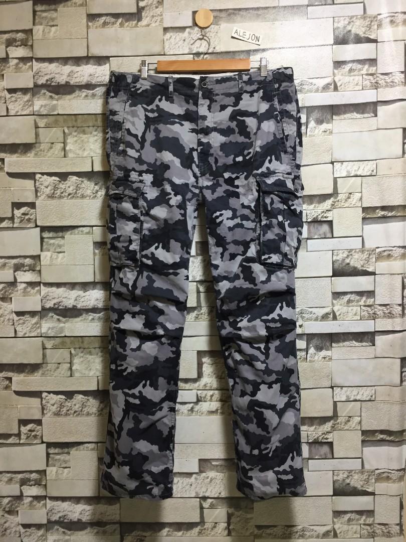 LEVI'S CAMOUFLAGE CARGO PANTS, Men's Fashion, Bottoms, Trousers on Carousell