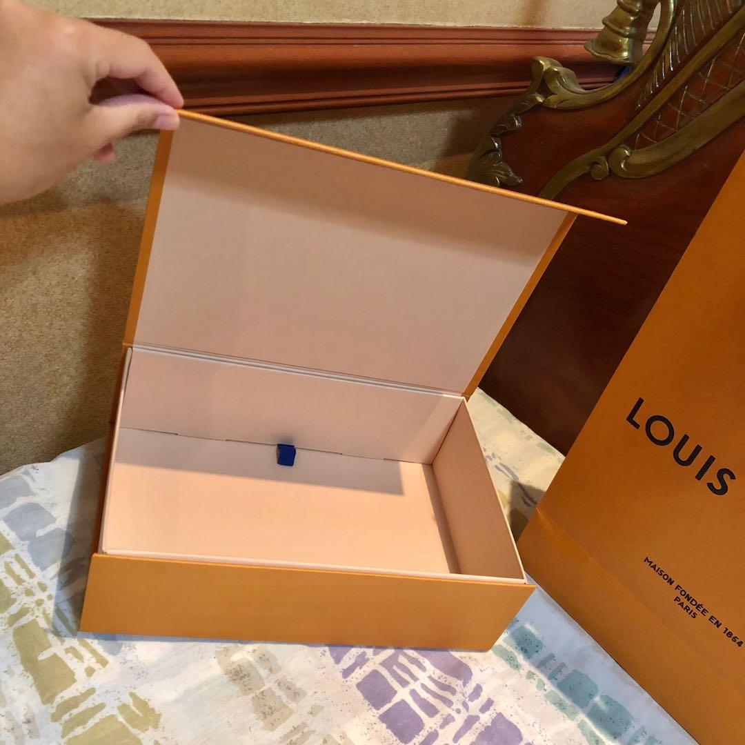 LOUIS VUITTON AUTHENTIC LARGE MAGNETIC GIFT BOX WRAPPED IN RIBBON🔥BRAND  NEW LV