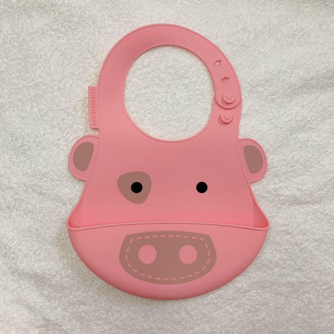 MARCUS & MARCUS (Category: Weaning & Toddler Feeding) located in Manila. Submitted by everythingbrandedph (Listing ID 1094389221, Image 1). Description: Pre-loved Marcus & Marcus Silicone Bib - 100% authentic - condition: 10/10, no flaws, used only a few times - age: 6-9mos - RFS: not using anymore Shipping c/o buyer.