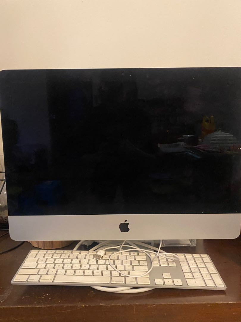 Old used iMac., Computers & Tech, Desktops on Carousell