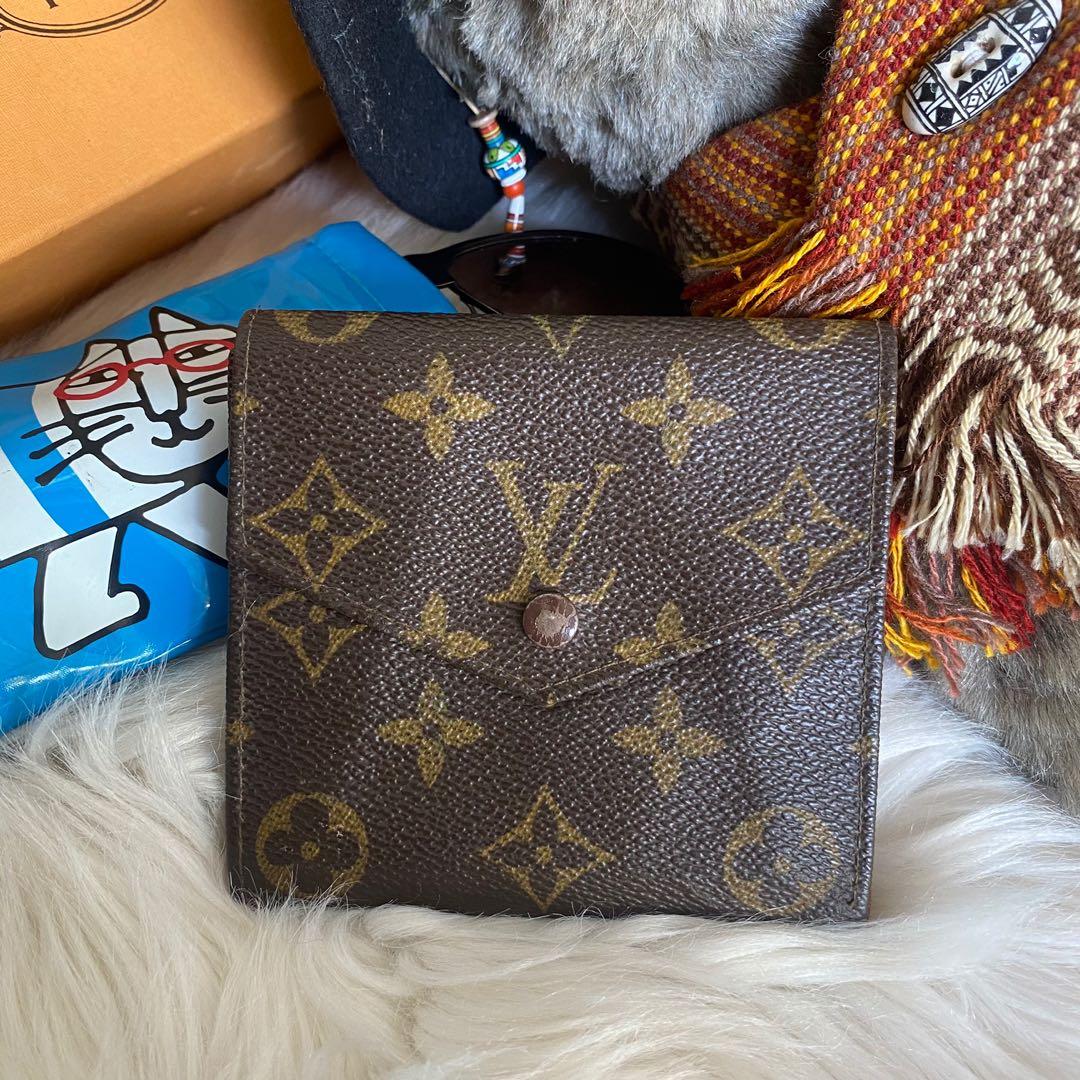 Louis Vuitton LV Medium Wallet / Short Wallet, Women's Fashion, Bags &  Wallets, Purses & Pouches on Carousell