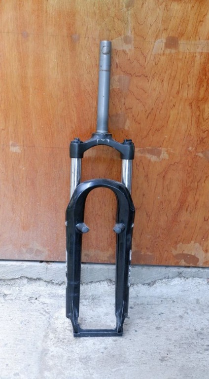 RST Gila T8 Coilspring Fork 26er Sports Equipment Bicycles