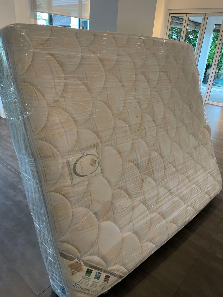 Sealy Posture Pedic Hotel Deluxe Queen Size