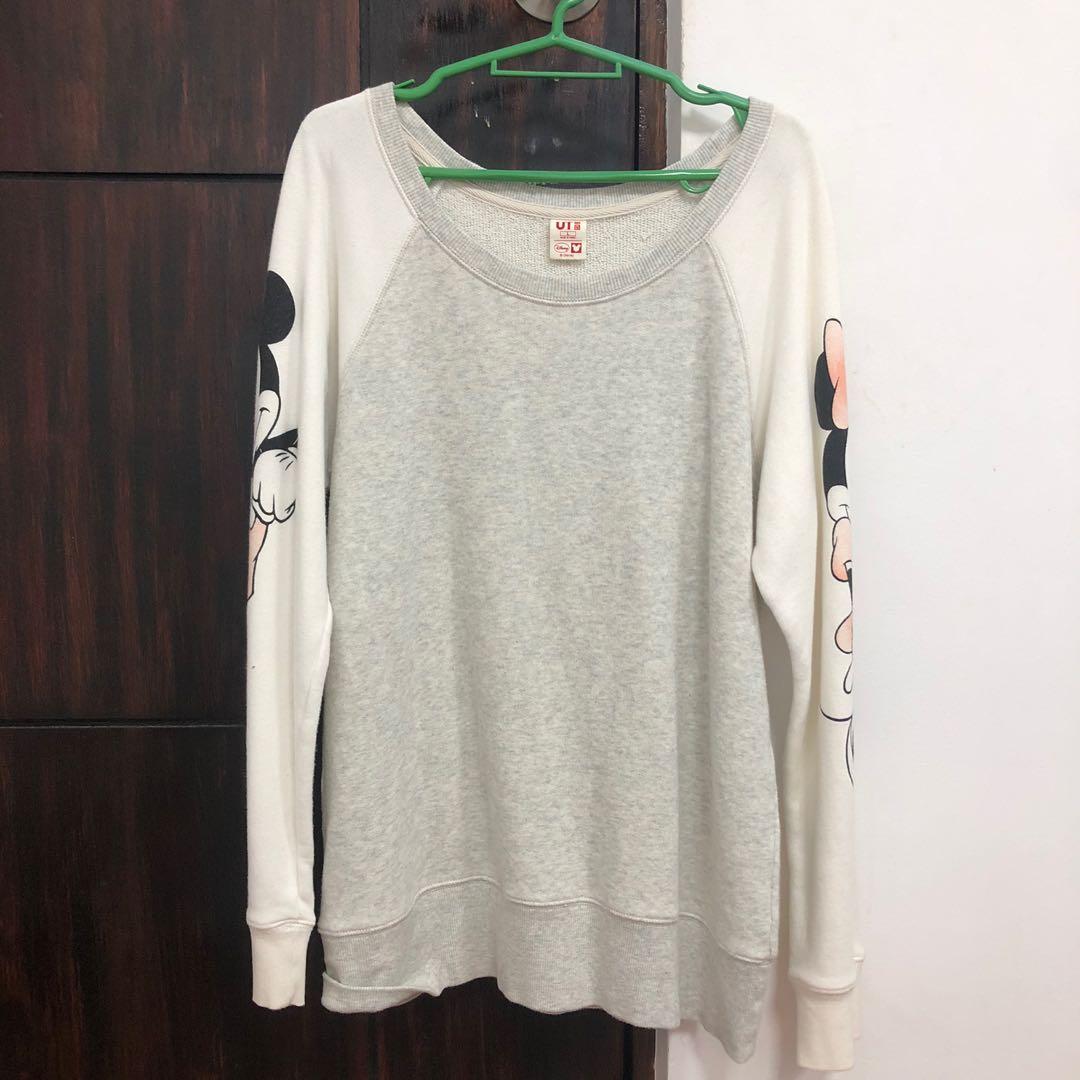 Uniqlo Disney Sweatshirt (Category: Longsleeves) located in Quezon City. Submitted by pieces.ph (Listing ID 1094492790, Image 2). Description: - still in great condition, may small stain lang sa may sleeve which you can wash .