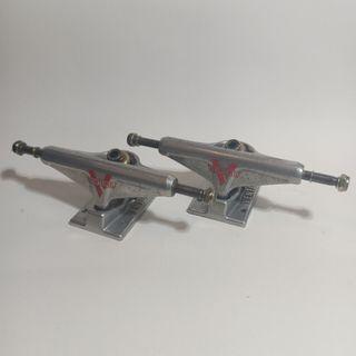 Venture skateboard truck