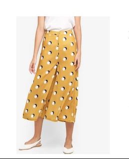 (Category: ) located in . Submitted by wardrobespringclean (Listing ID 1094469468, Image 1). Description: .