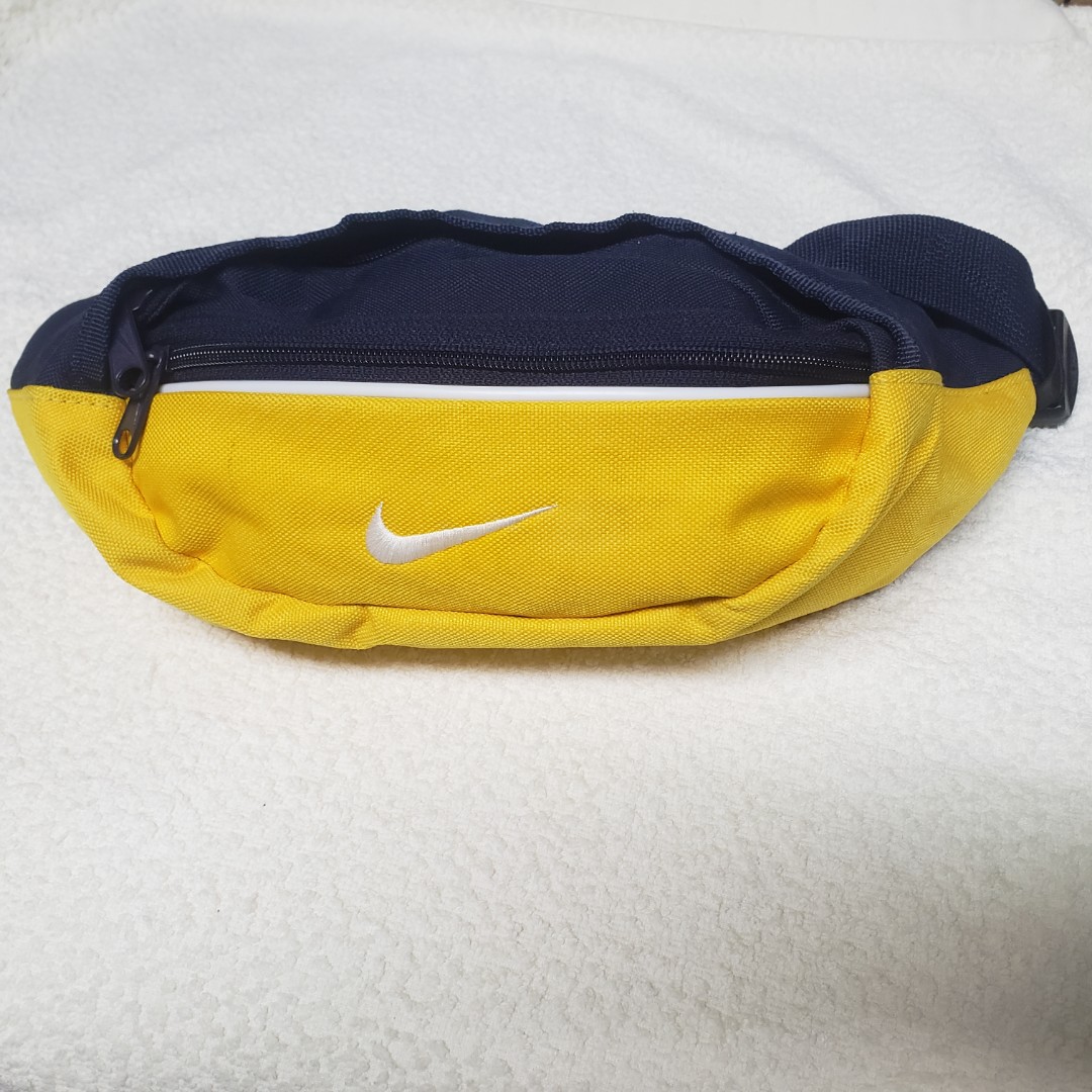 100% polyester NIKE Waist Bag RN#56323, CA#05553，深藍色/黃色腰包一個，全新未用。, 男裝, 運動服裝-