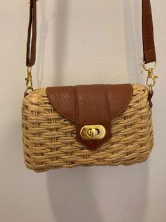 (Category: ) located in . Submitted by mei-preloved (Listing ID 1094661349, Image 1). Description: .