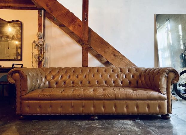 beautifull real leather Chesterfield sofa / Couch In good Shape!