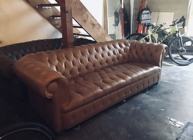 beautifull real leather Chesterfield sofa / Couch In good Shape!