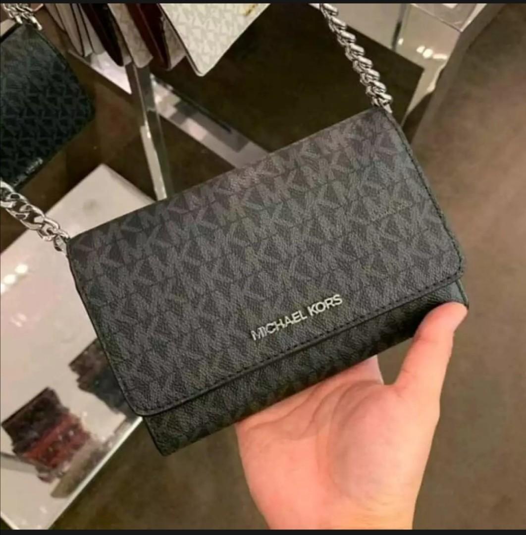 Michael kors handbag black colour (MK), Women's Fashion, Bags & Wallets,  Clutches on Carousell