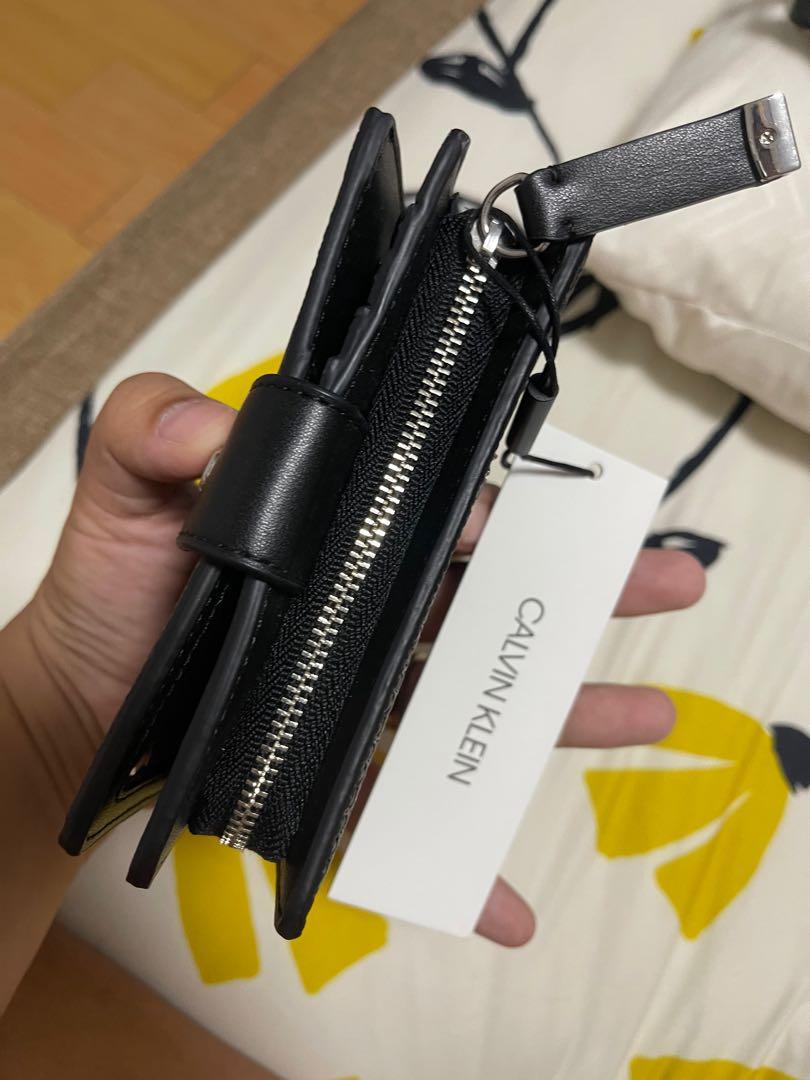 Calvin Klein Black Wallet (Category: Wallets & Card holders) located in Mandaluyong City. Submitted by maya0102 (Listing ID 1094599793, Image 3). Description: No tag.