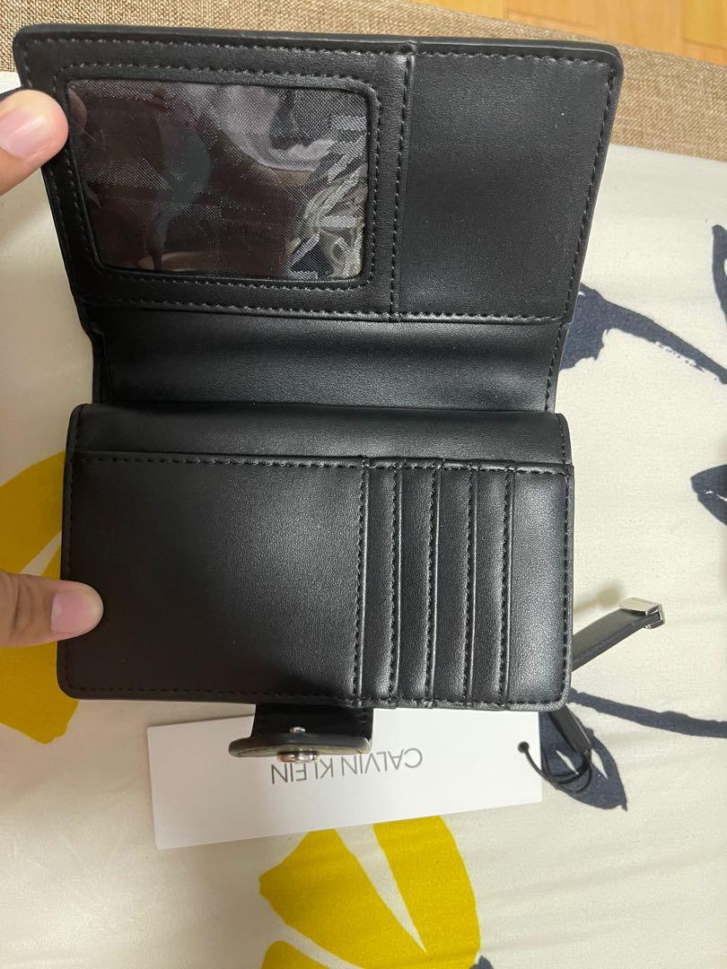 Calvin Klein Black Wallet (Category: Wallets & Card holders) located in Mandaluyong City. Submitted by maya0102 (Listing ID 1094599793, Image 2). Description: No tag.