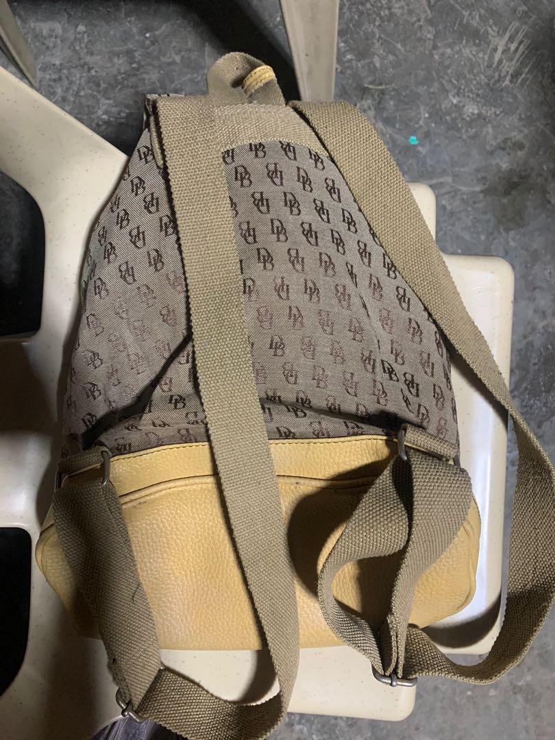 Dooney and bourke backpack (Category: Luxury Bags & Wallets) located in Tuguegarao City. Submitted by fierceriver_7adc50 (Listing ID 1094721386, Image 2). Description: Ukay source Check photos for the flaws Medium size .