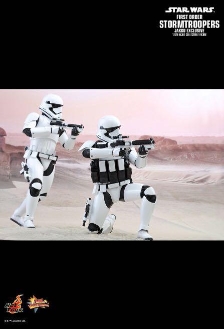 Star Wars: The Force Awakens First Order Stormtrooper Officer Et By Hot Toys 902604 Fr