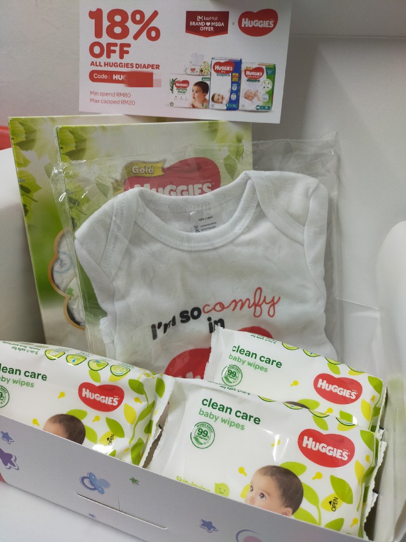 Newborn gift discount box huggies
