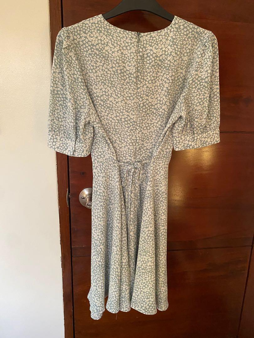 Pomelo Blue Floral Dress (Category: Dresses) located in Cainta. Submitted by alesells (Listing ID 1094680586, Image 3). Description: Used only once. .