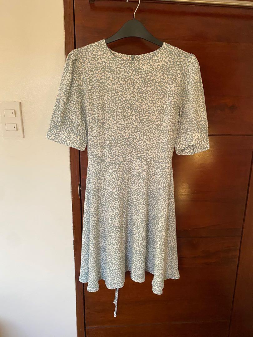 Pomelo Blue Floral Dress (Category: Dresses) located in Cainta. Submitted by alesells (Listing ID 1094680586, Image 1). Description: Used only once. .