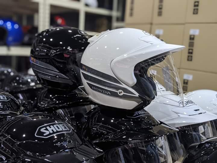 harga helmet shoei honda Hornet X2 - Deep Matte Grey face helmet model that has evolved the pursuit of perfection Helmet SHOEI JSTREAM HONDA Silver