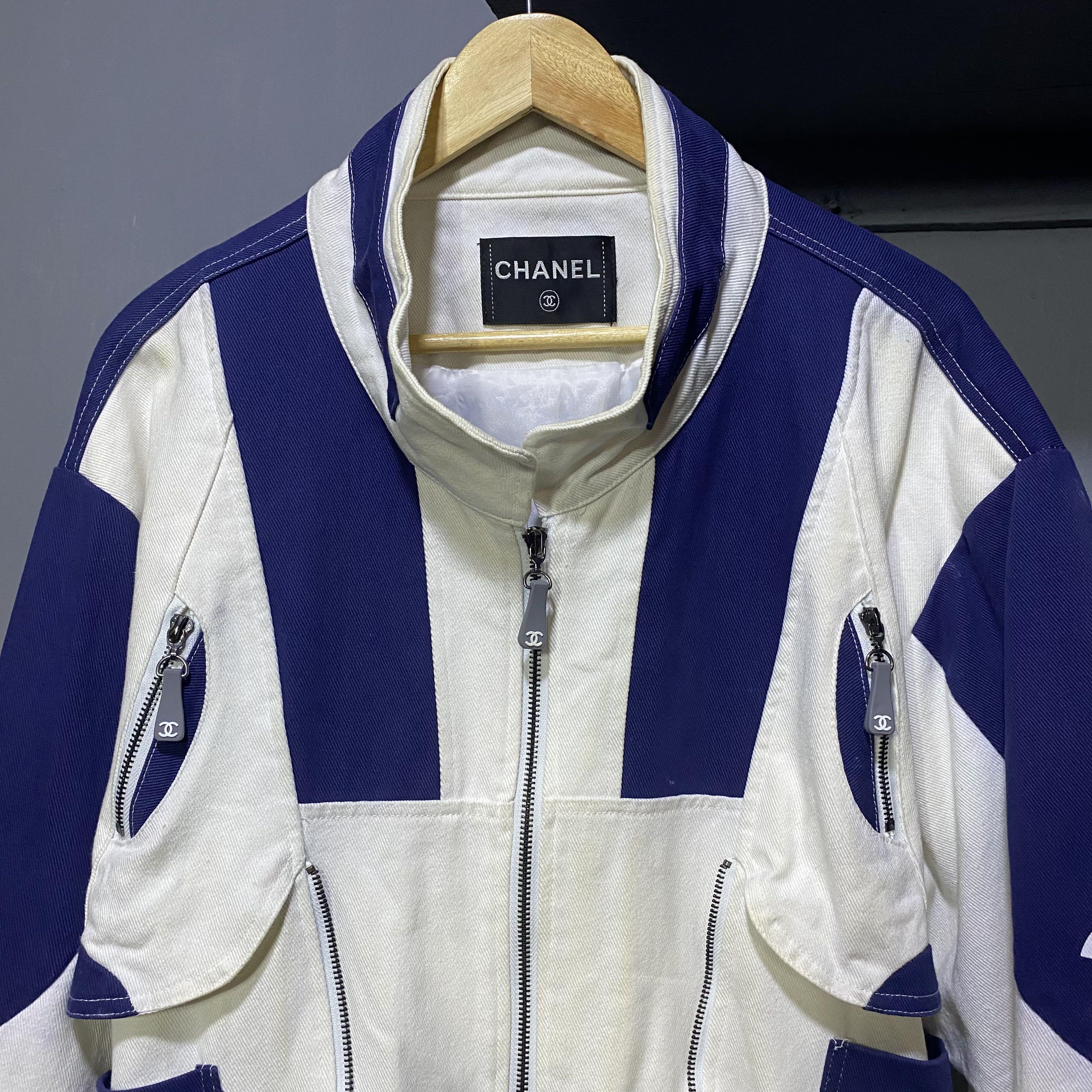 Chanel vintage denim and sequin logo pocket jacket size 40 US 4/6  1195.00❌sold❌