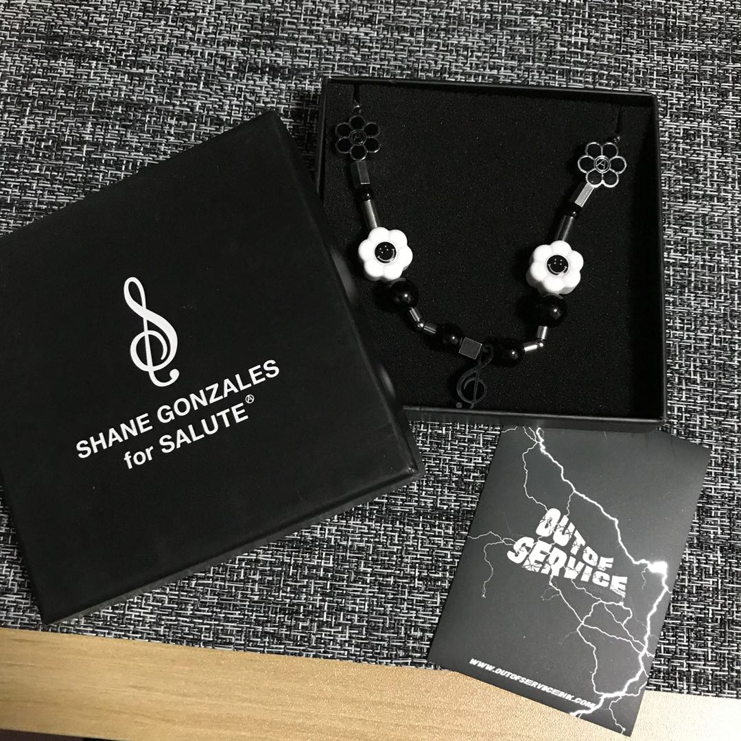 現貨) Salute x Shane Gonzales music flower necklace, 名牌, 飾物及