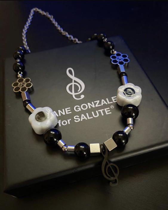 現貨) Salute x Shane Gonzales music flower necklace, 名牌, 飾物及