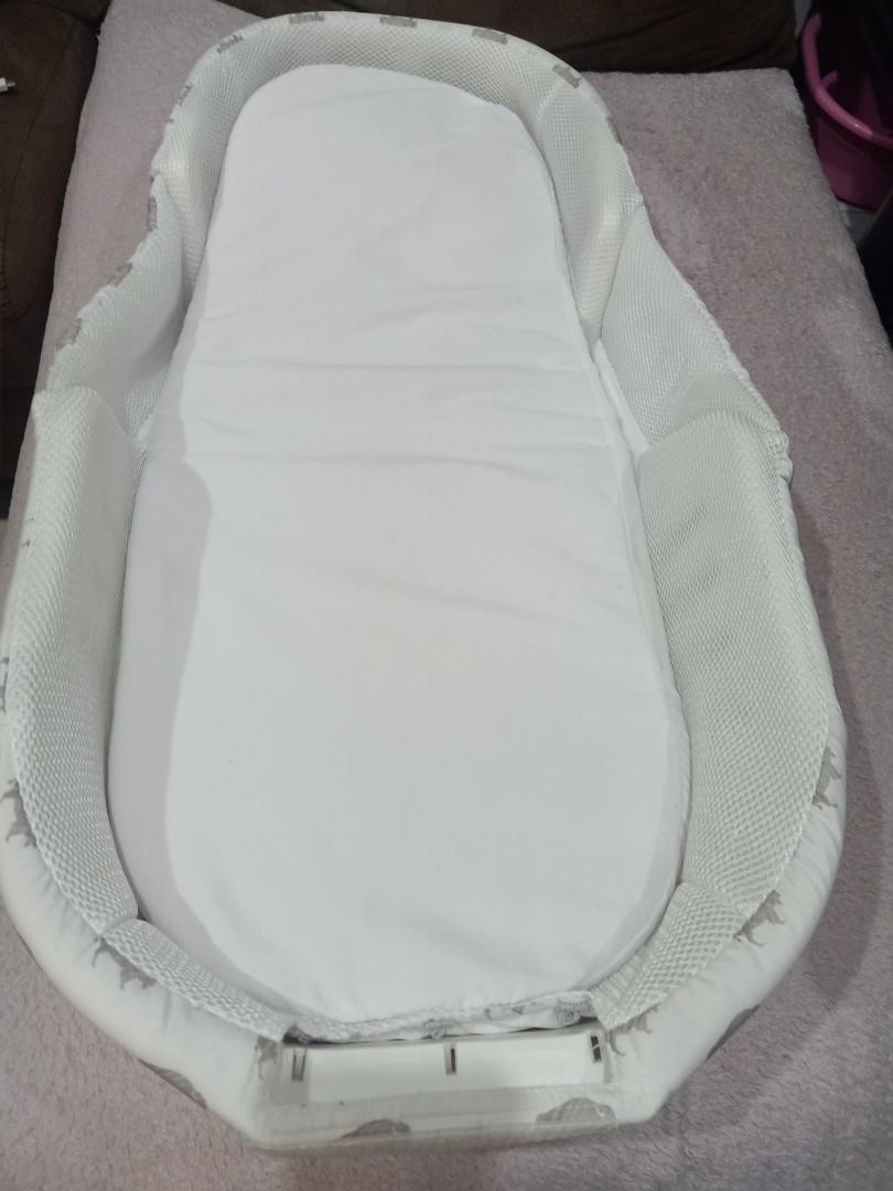 Baby Snuggle nest (Category: Cots & Cribs) located in Taguig. Submitted by loiseann19 (Listing ID 1094883064, Image 1). Description: baby nest for new born..slightly used.. issue namisplace po ung music..di nman po mkakaapekto sa baby nest.