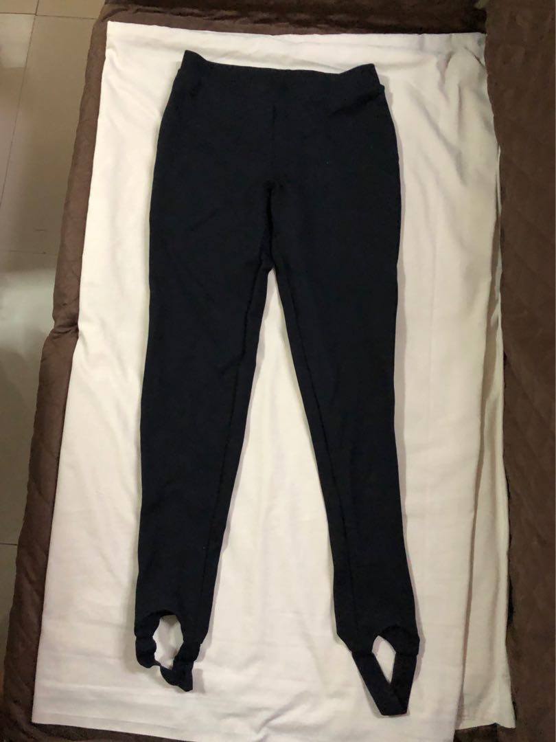 leggings with foot loop