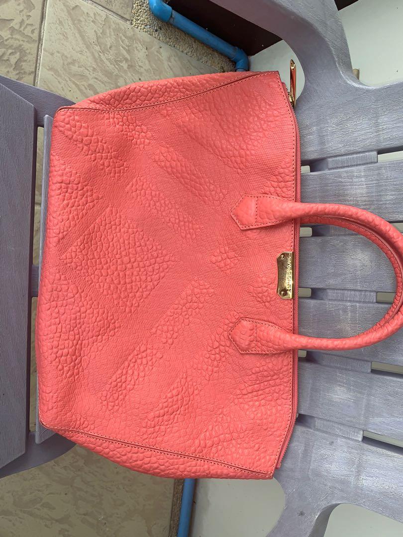 Burberry dewsbury convertible tote (Category: Luxury Bags & Wallets) located in Quezon City. Submitted by djrakrakantodamax (Listing ID 1094873547, Image 2). Description: A rare never used just stocked burberry dewsbury convertible tote in a salmon pink Tote extension hasn’t been installed yet Doesn’t come with box only dustbag because it was heavy to bring with out luggage 10/10 never used just stocked in a airconditioned room Payment thru gcash