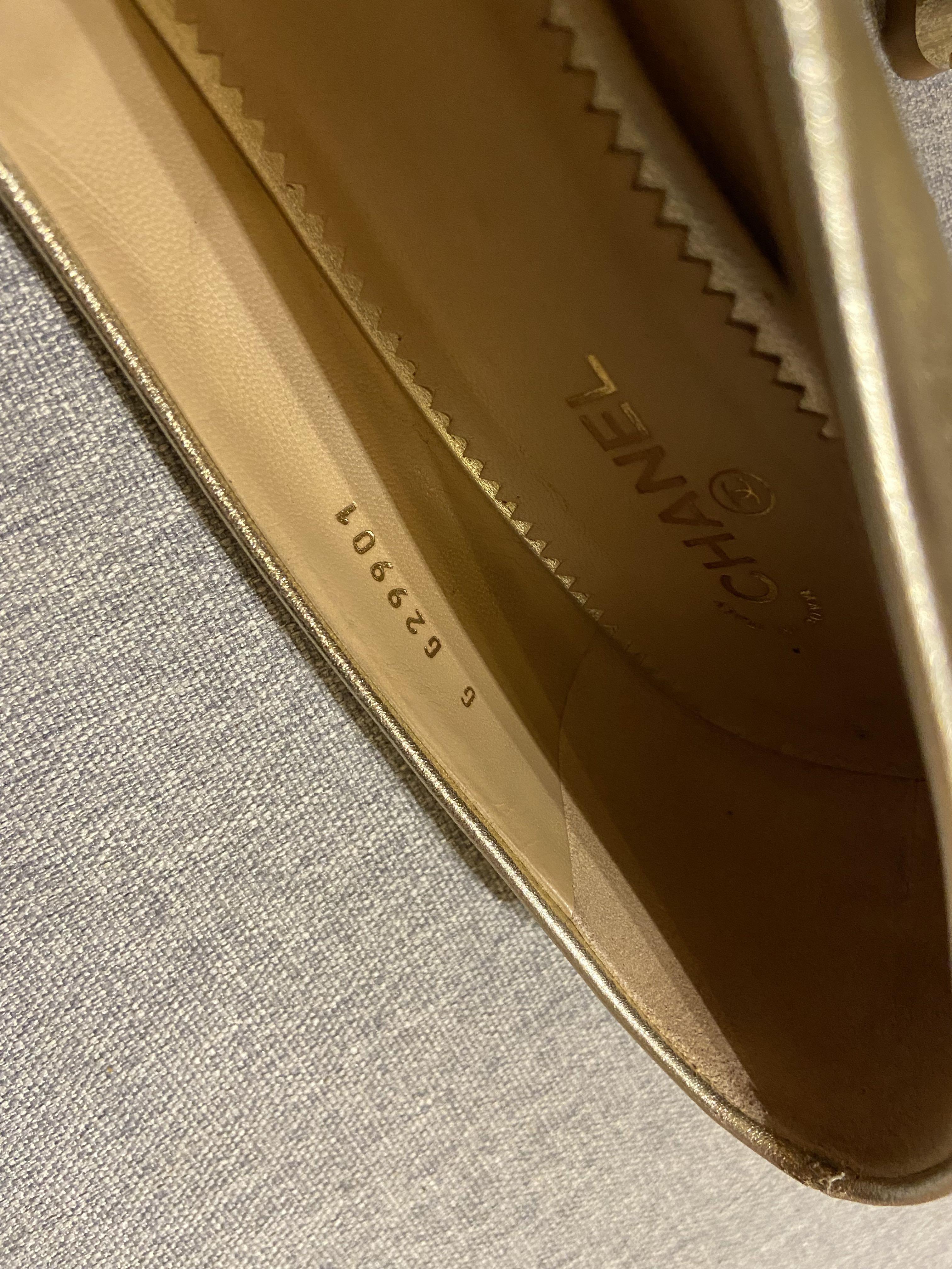 Chanel authentic orig fits 39-39.5 (Category: Heels) located in San Pedro. Submitted by harucloset (Listing ID 1094891240, Image 2). Description: Scuff/Sign of use on the back stileto barely notice when worn Orig guaranteed Dm me on ig.