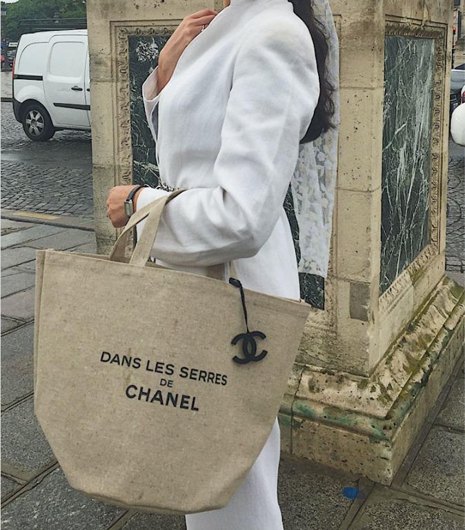 CHANEL Dans les serres de Chanel fashion show collector's bag. Beige  Cloth ref.296072 - Joli Closet