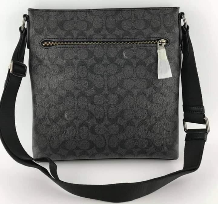 Metropolitan slim messenger top in signature canvas