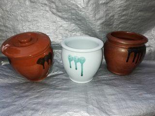 Earthen sauce jar and other vases